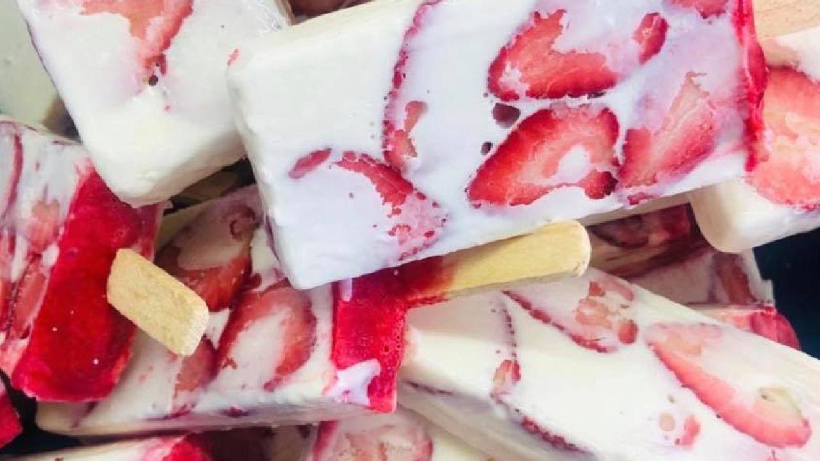 PALETA DE FRESA CON CREMA